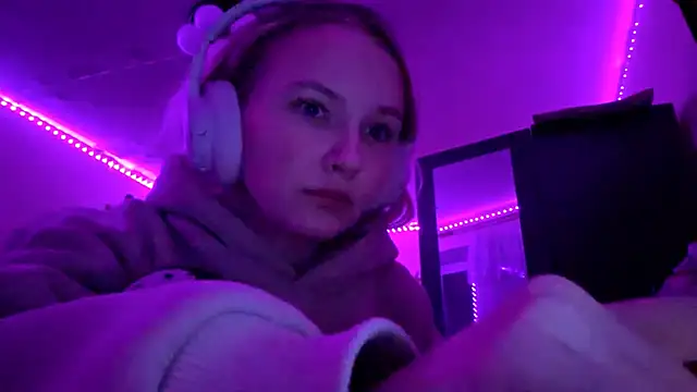 KarinRobertson online show from December 2025 06:27:02 PM