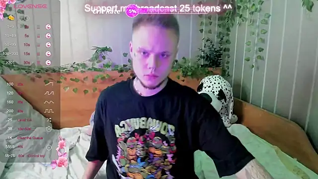 Snapshot of MettBliss chatting on November 2025 08:26:01 AM MettBliss online show from November 2025 08:26:01 AM