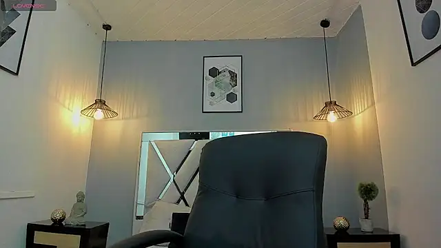 zoe-moreau online show from March 2026 07:41:02 PM