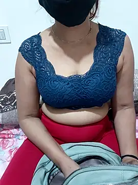 Aarti909090 online show from April 2026 06:49:02 PM