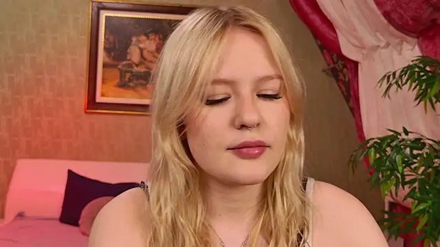 Mila wxw online show from November 2025 12:19:02 PM