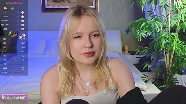 Mila wxw online show from December 2025 01:18:02 PM