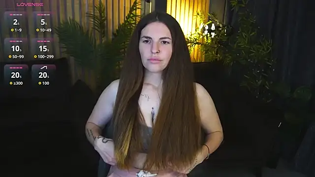 Snapshot of DanielaReign chatting on November 2025 01:45:01 PM DanielaReign online show from November 2025 01:45:01 PM