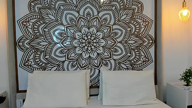 Lilith Aliany  online show from November 2025 01:00:02 PM