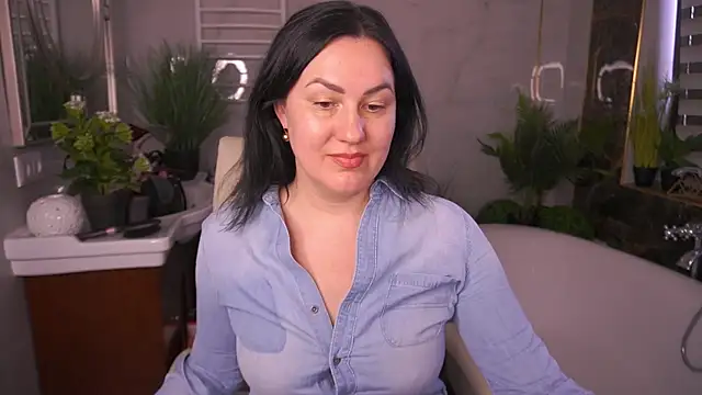 Snapshot of VelvetLuck chatting on April 2026 12:43:01 PM VelvetLuck online show from April 2026 12:43:01 PM