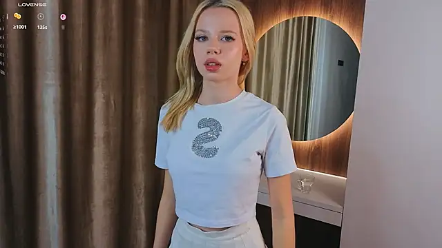 Snapshot of DorisCandelario chatting on December 2025 03:06:01 PM DorisCandelario online show from December 2025 03:06:01 PM