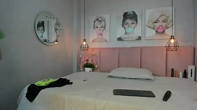 sensual skinny online show from November 2025 09:03:01 PM