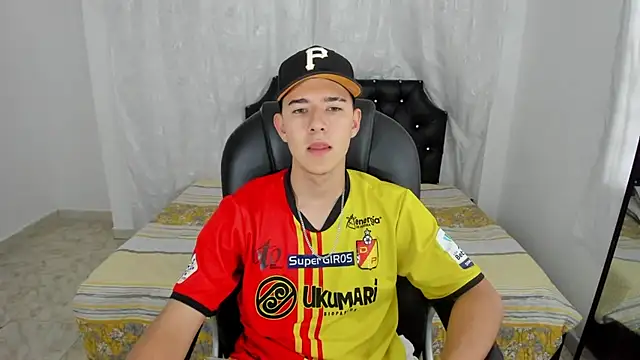 Aleck Boy online show from November 2025 07:59:02 PM