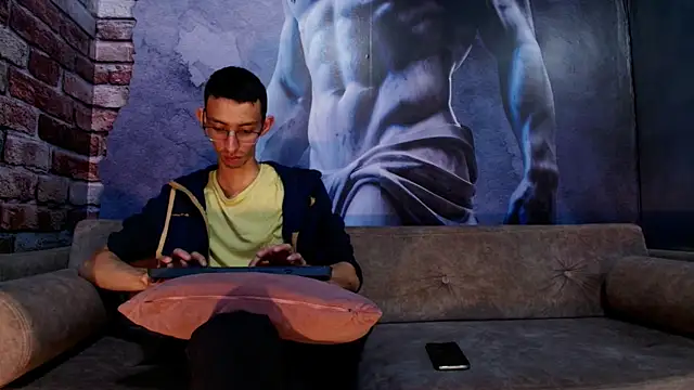 ZyroNight online show from December 2025 07:20:02 PM