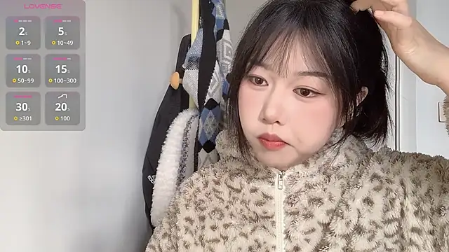 Xiaoji61 online show from November 2025 03:50:01 AM