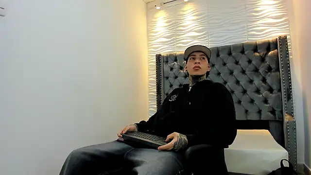 DANTE ARMSTRONG online show from December 2025 03:46:02 AM