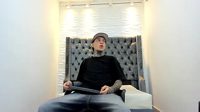 DANTE ARMSTRONG online show from December 2025 03:46:02 AM