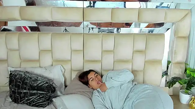 HotVoltage online show from November 2025 12:31:02 PM