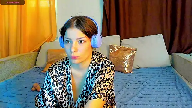 Eva purrr  online show from November 2025 08:37:01 AM