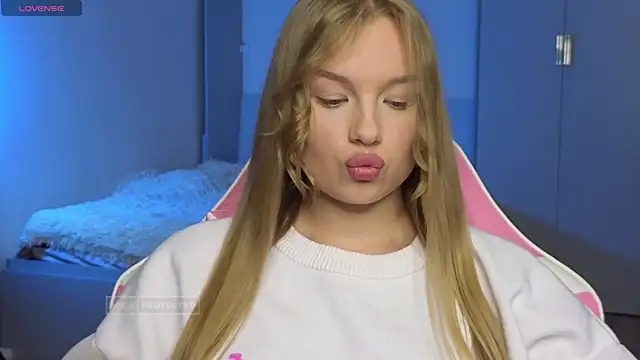 Lunar Flare online show from November 2025 04:29:02 PM