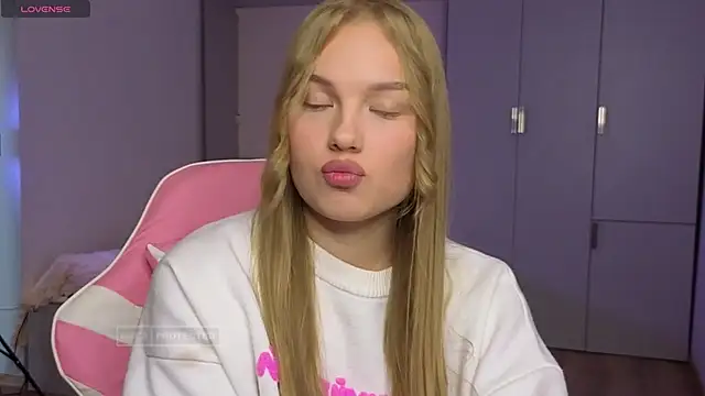 Lunar Flare online show from November 2025 04:00:01 AM