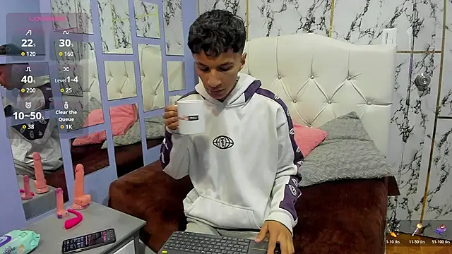 Snapshot of Elian_Julian chatting on November 2025 12:54:02 AM Elian Julian online show from November 2025 12:54:02 AM