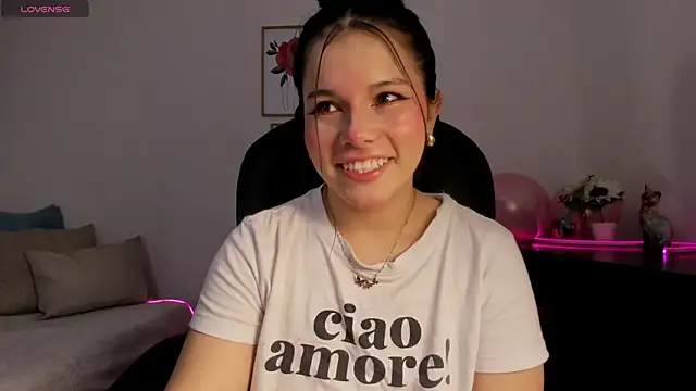 Snapshot of violettabond chatting on November 2025 01:00:02 PM violettabond online show from November 2025 01:00:02 PM