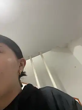 Snapshot of violettabond chatting on December 2025 10:09:02 AM violettabond online show from December 2025 10:09:02 AM