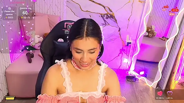 Snapshot of PEACHY_TAY chatting on May 2026 12:10:01 PM PEACHY TAY online show from May 2026 12:10:01 PM