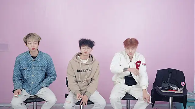 Snapshot of Beautifulboys-999 chatting on December 2025 07:35:01 AM Beautifulboys-999 online show from December 2025 07:35:01 AM