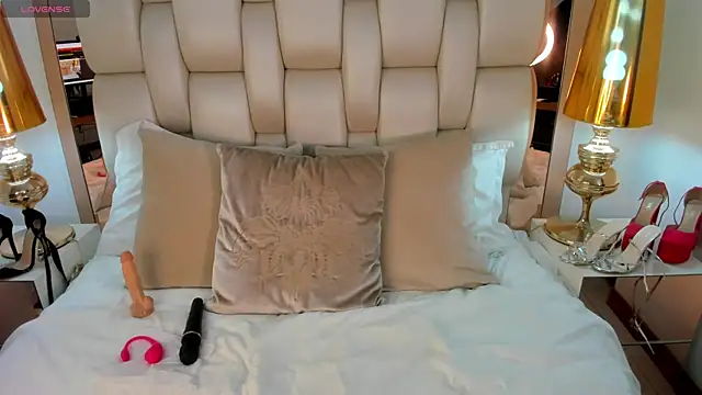 Bella  carther online show from April 2026 01:07:01 PM