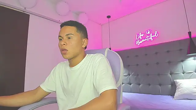 Liams18 online show from November 2025 03:06:01 AM