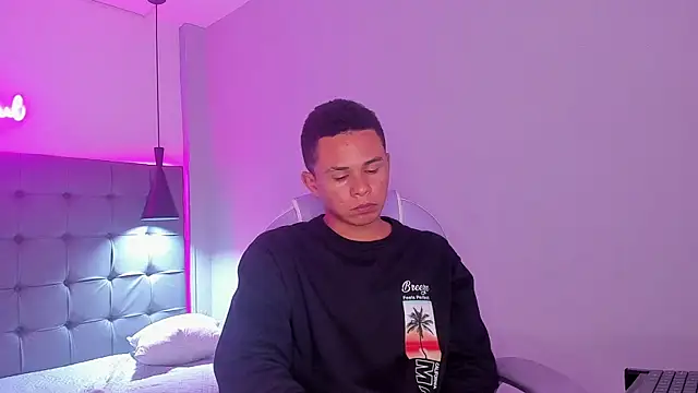 Liams18 online show from November 2025 03:42:02 AM