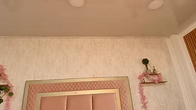 Madhison 5 online show from February 2026 12:23:02 PM