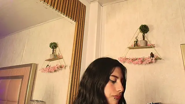 Madhison 5 online show from March 2026 12:23:01 PM