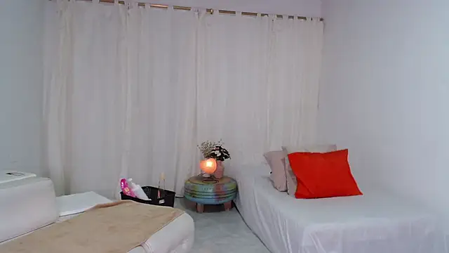 CoralReyes IH online show from November 2025 10:48:02 AM