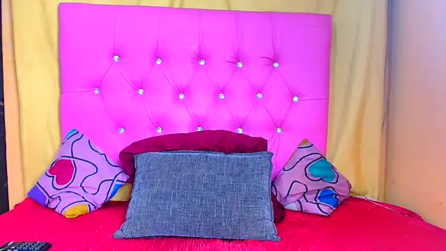 Snapshot of Prettybrowngirl chatting on November 2025 05:56:02 PM Prettybrowngirl online show from November 2025 05:56:02 PM