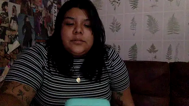 annoyedputa online show from November 2025 04:55:01 AM