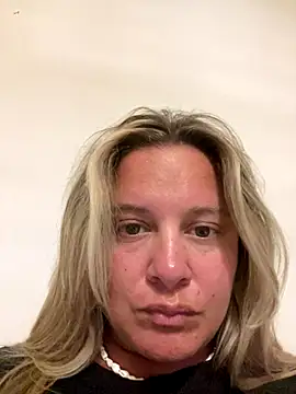 Snapshot of sofiabross chatting on November 2025 04:34:01 AM sofiabross online show from November 2025 04:34:01 AM