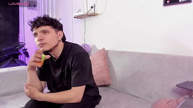 Snapshot of MidNightTouch-21 chatting on November 2025 04:34:02 AM MidNightTouch-21 online show from November 2025 04:34:02 AM