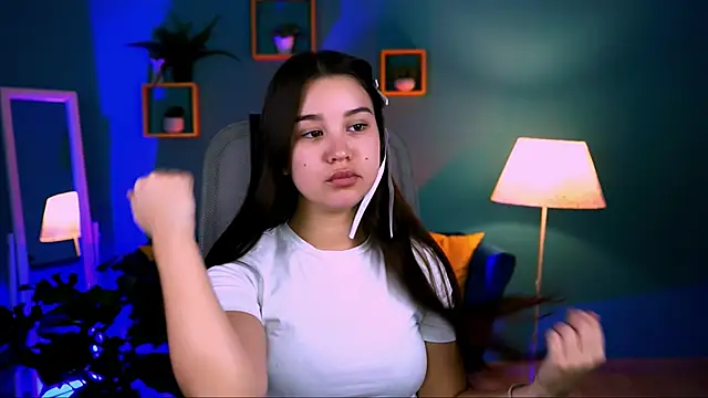 Snapshot of AnnaGarcias_ chatting on November 2025 08:59:02 AM AnnaGarcias online show from November 2025 08:59:02 AM