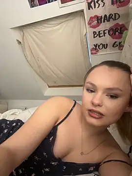 Snapshot of LillieWebb_ chatting on November 2025 04:11:02 PM LillieWebb online show from November 2025 04:11:02 PM