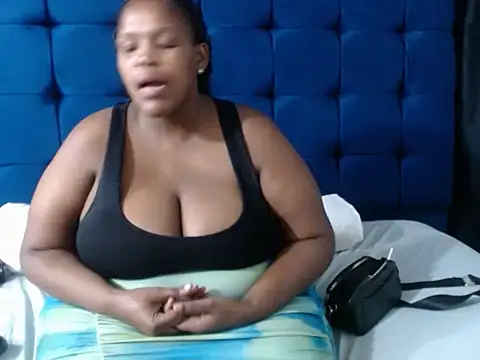 Snapshot of StunningChunky chatting on November 2025 05:01:02 PM StunningChunky online show from November 2025 05:01:02 PM