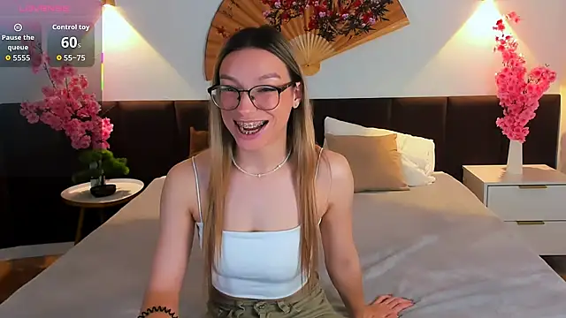 CindyMoriLove online show from November 2025 02:38:01 PM