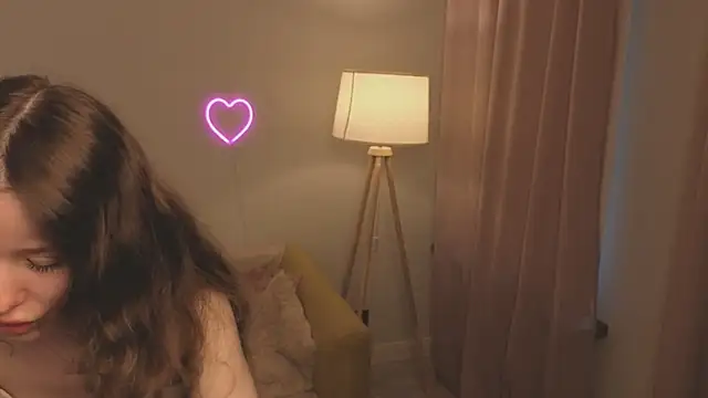 eirakiliana online show from December 2025 08:12:01 AM