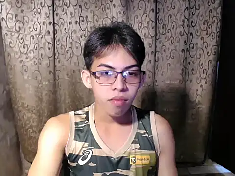 Snapshot of Urhotsilverboy chatting on November 2025 01:44:02 PM Urhotsilverboy online show from November 2025 01:44:02 PM