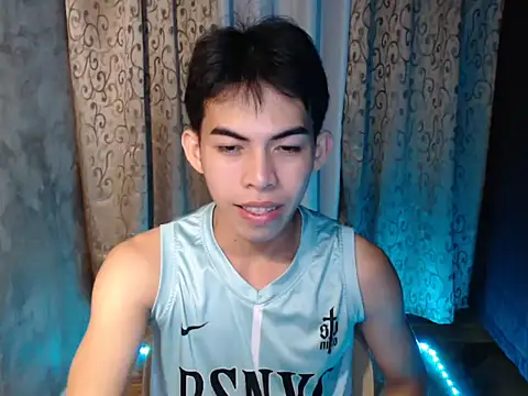 Urhotsilverboy online show from December 2025 02:13:01 PM