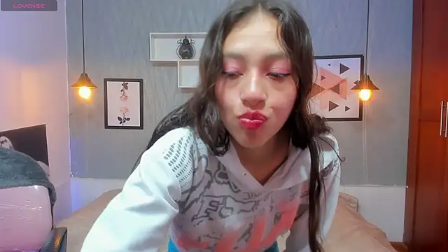 Snapshot of Valery_clk chatting on November 2025 03:01:02 PM Valery clk online show from November 2025 03:01:02 PM