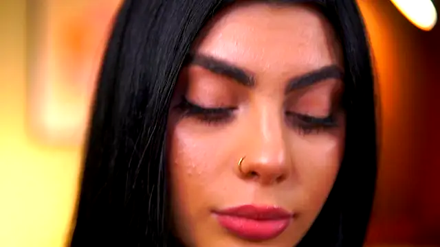 RavennaDArcy online show from November 2025 08:10:01 PM