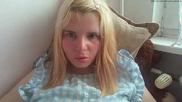 Snapshot of HornyElena chatting on June 2026 03:18:01 PM HornyElena online show from June 2026 03:18:01 PM