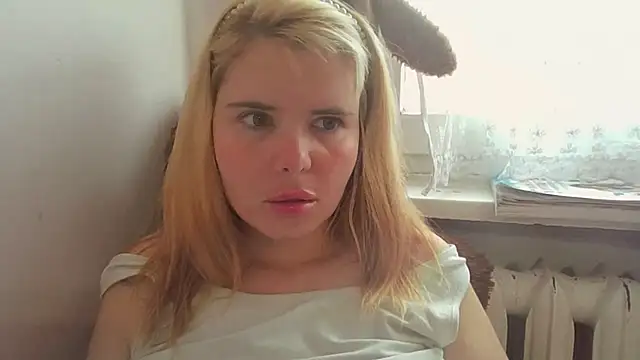Snapshot of HornyElena chatting on June 2026 03:29:02 PM HornyElena online show from June 2026 03:29:02 PM