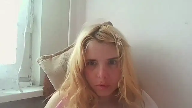 Snapshot of HornyElena chatting on June 2026 01:09:02 PM HornyElena online show from June 2026 01:09:02 PM