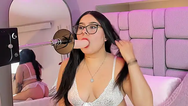 Amy whittee online show from December 2025 07:23:02 PM