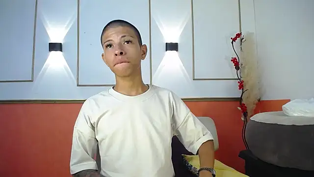 Tessachains 2  online show from November 2025 02:45:01 AM