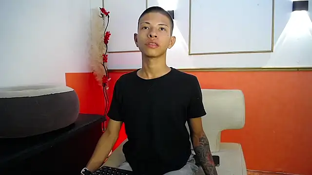 Tessachains 2  online show from December 2025 02:10:02 AM